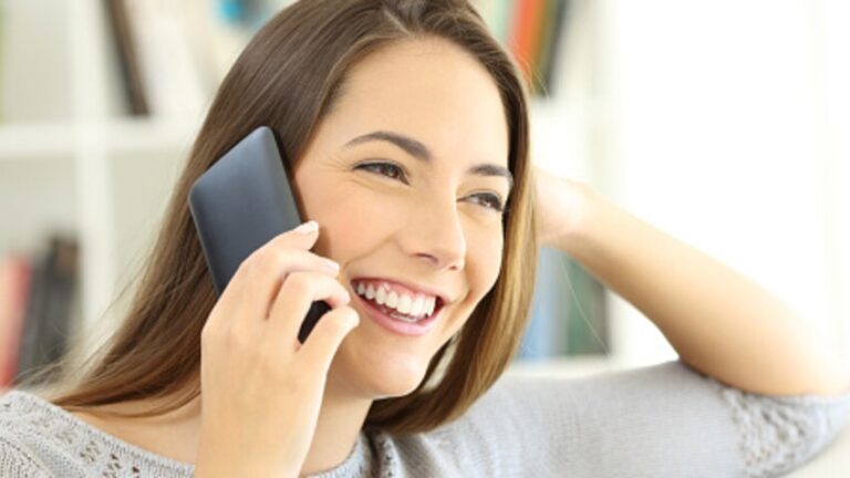 femme téléphone
