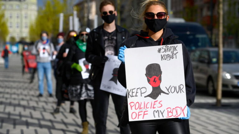 1661000009_polonia-coronavirus-aborto-2.jpg