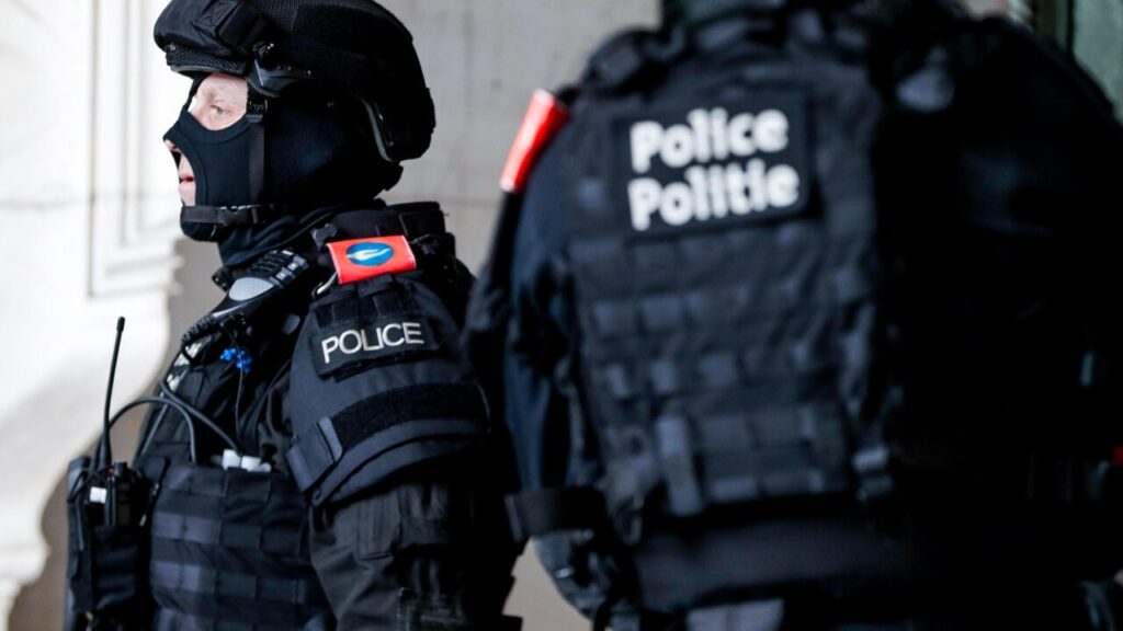 polizia-belgio-7-4.jpg