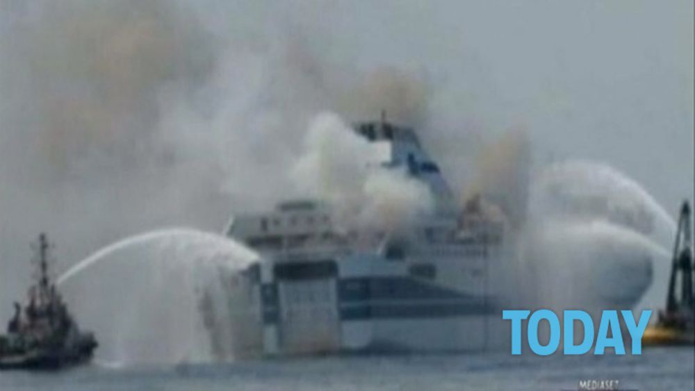 Un incendie se déclare à bord d&rsquo;un ferry : 300 personnes en danger
