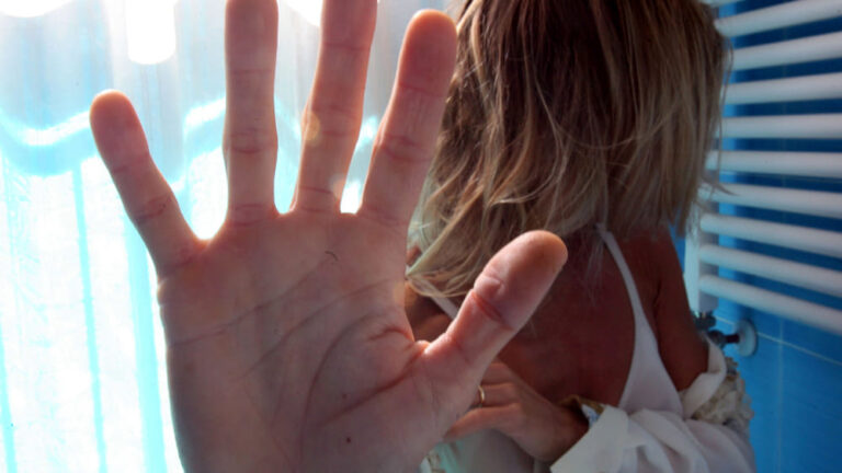 violenza-donne-ansa-2-3-2.jpg