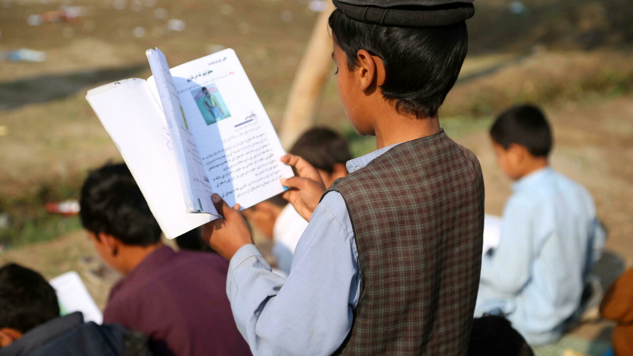 Les talibans rouvrent des écoles en Afghanistan, mais uniquement pour les garçons