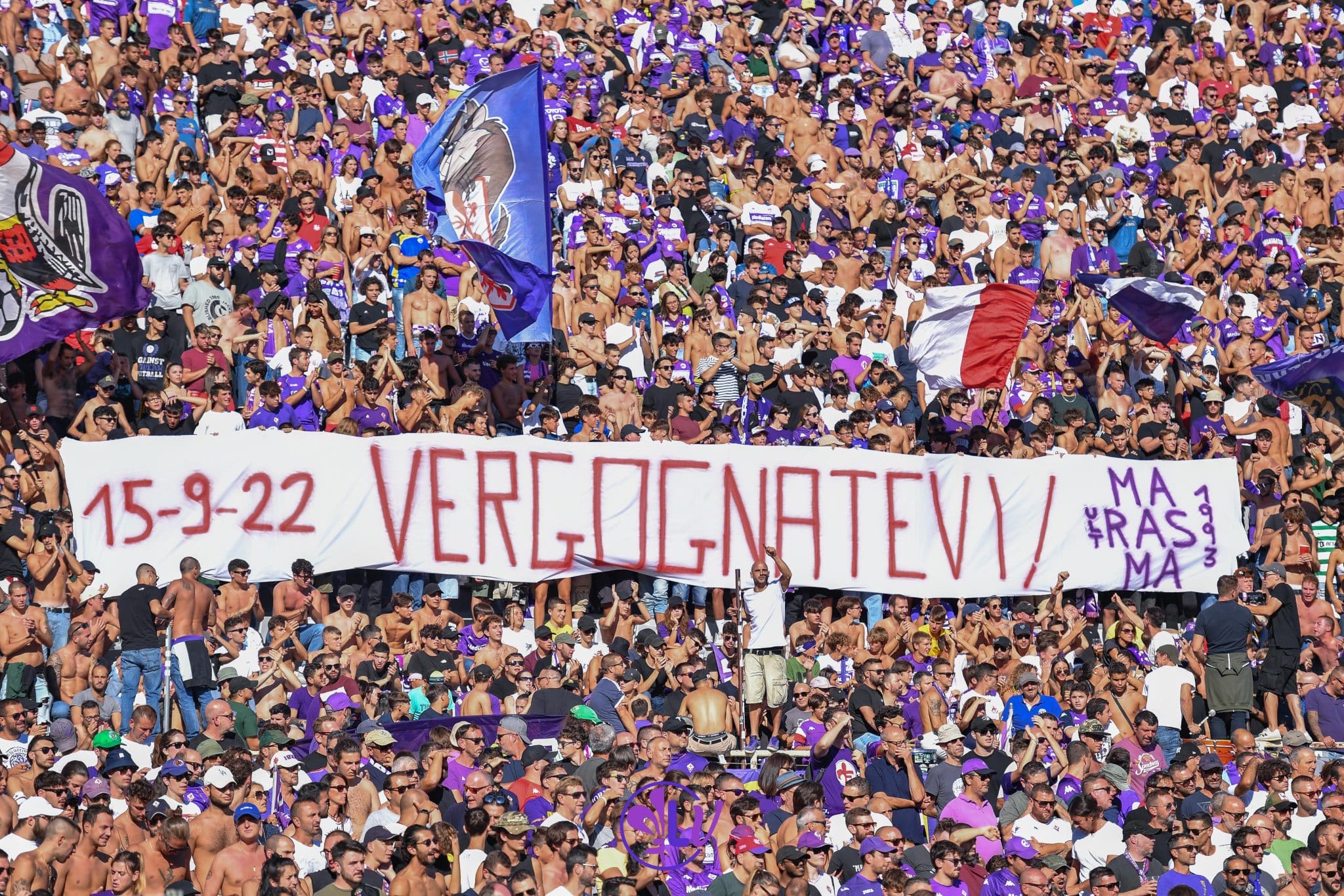 La Curva Fiesole n&rsquo;oublie pas l&rsquo;humiliation en Turquie, bannière de la Fiorentina : « Honte à vous »