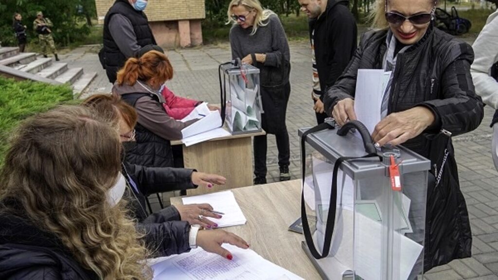 referendum-mariuol-ansa-epa-2.jpg