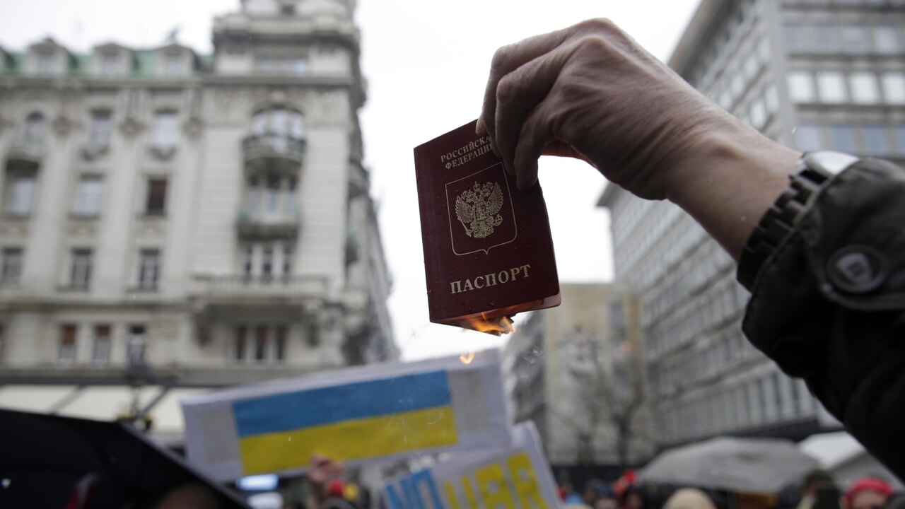 Stop aux touristes russes, la Pologne et les pays baltes ne reconnaîtront plus leurs visas Schengen
