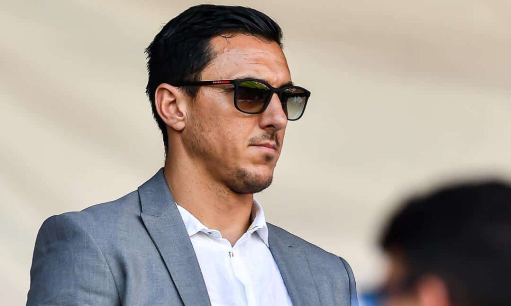 burdisso.bocajuniors.2019.20.dirigente.1080x648.jpg