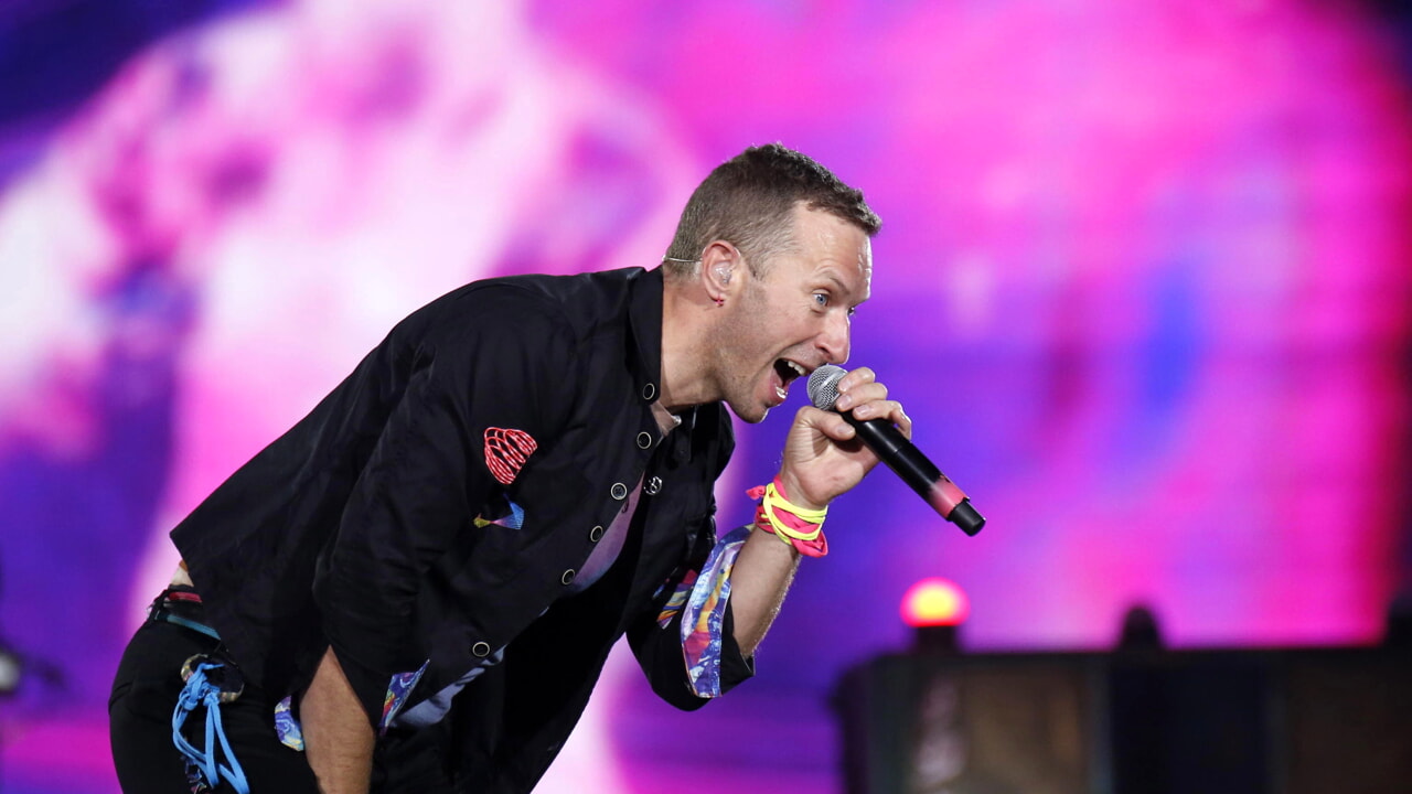 Coldplay joue l&rsquo;hymne protestataire iranien lors du concert diffusé dans 81 pays