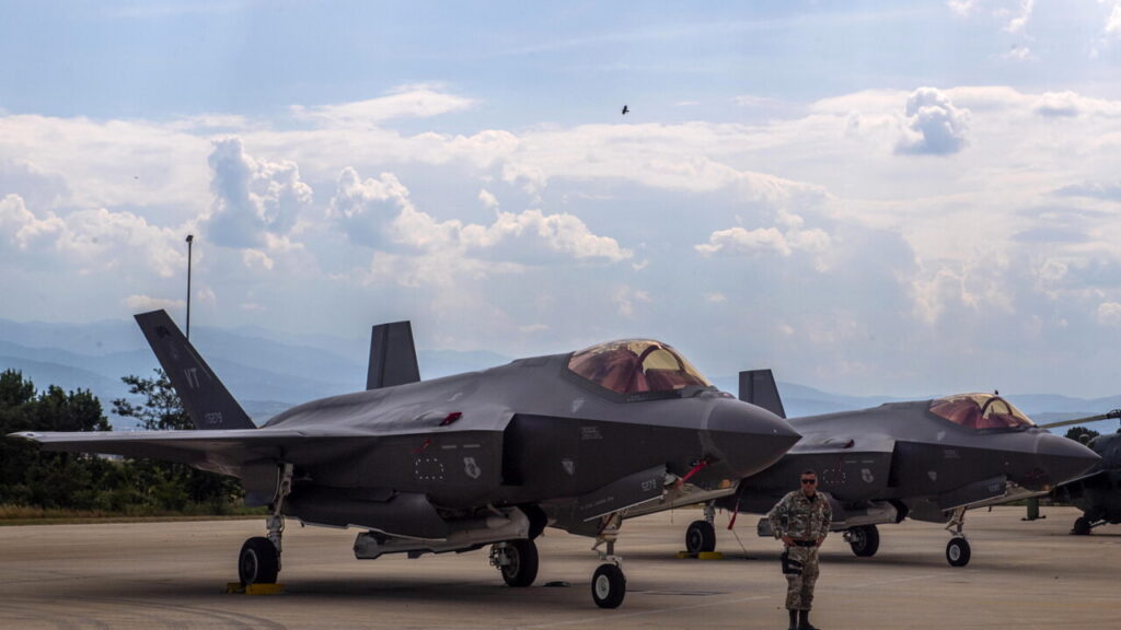 f35-aerei-caccia-ansa-2.jpg