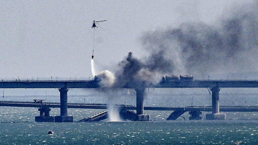 ponte-crimea-ansa-epa-2.jpg