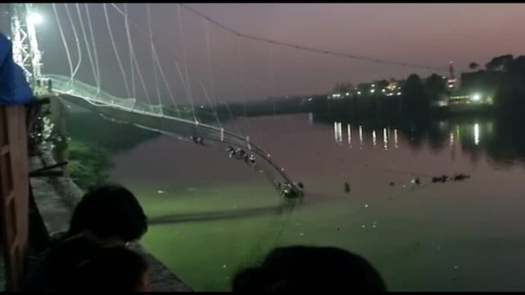 ponte-crollato-india-twitter-2.jpg