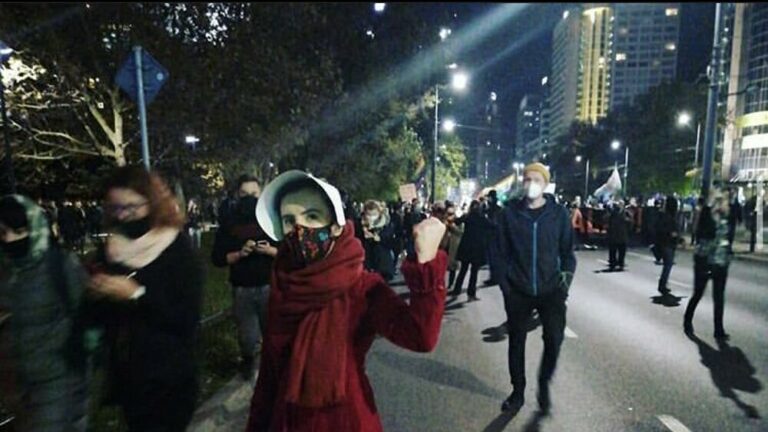 1669260171_aborto-protesta-donne-polonia-twitter-2.jpeg