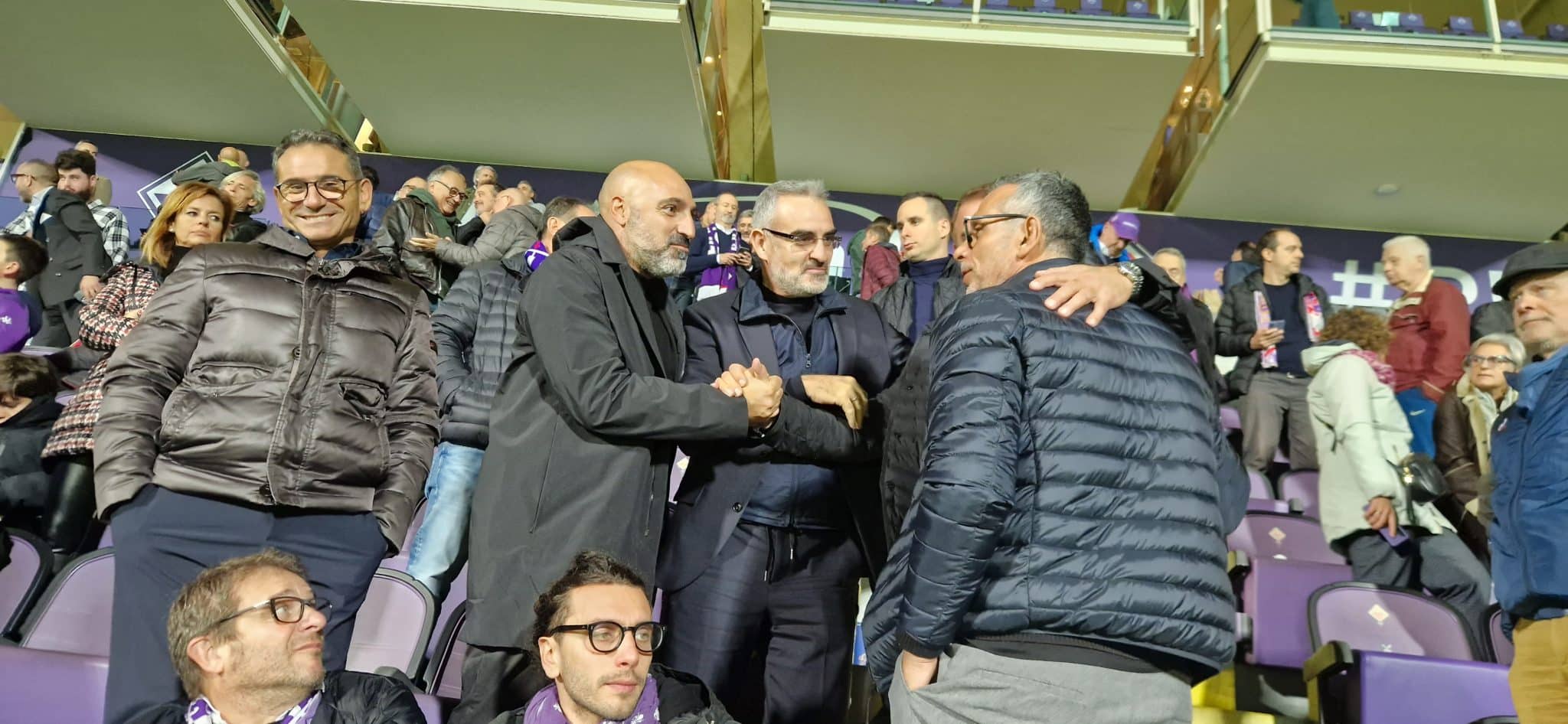 Repéré l&rsquo;ancien manager de Viola Macia au stade Franchi lors du match Fiorentina-Salernitana