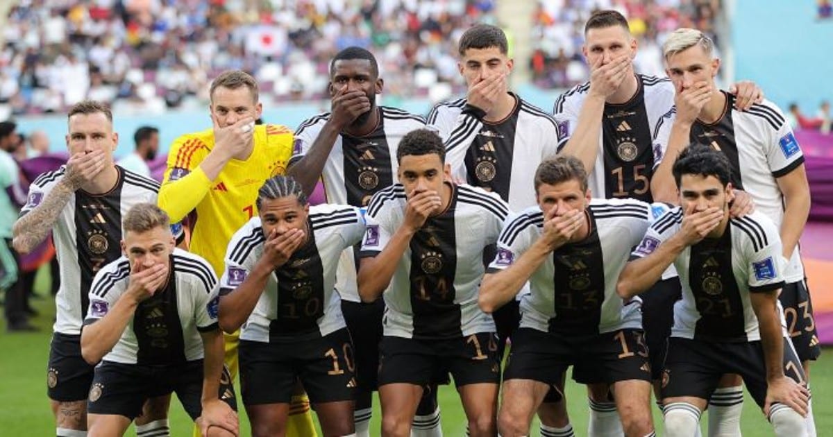 La Fifa a éclipsé le grand geste de l&rsquo;Allemagne, la main sur la bouche contre la censure des manifestations