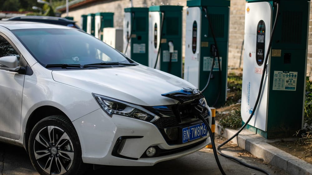 Comment les voitures électriques chinoises envahissent l&rsquo;Europe