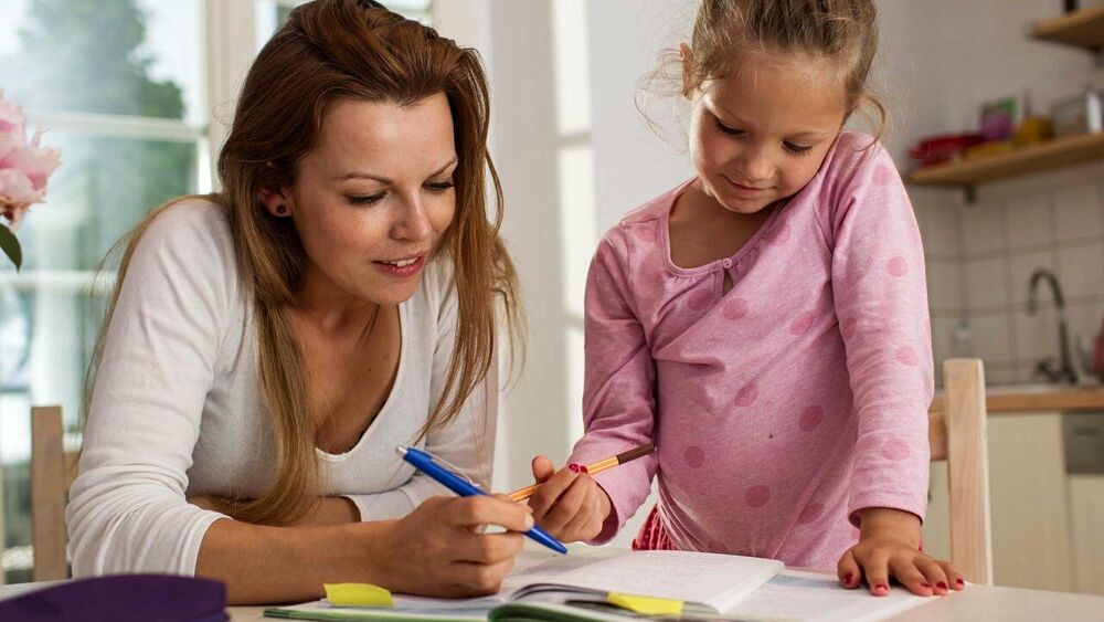 L&rsquo;école à la maison, comment ça marche et comment comprendre si c&rsquo;est bon pour votre enfant (et pour vous)