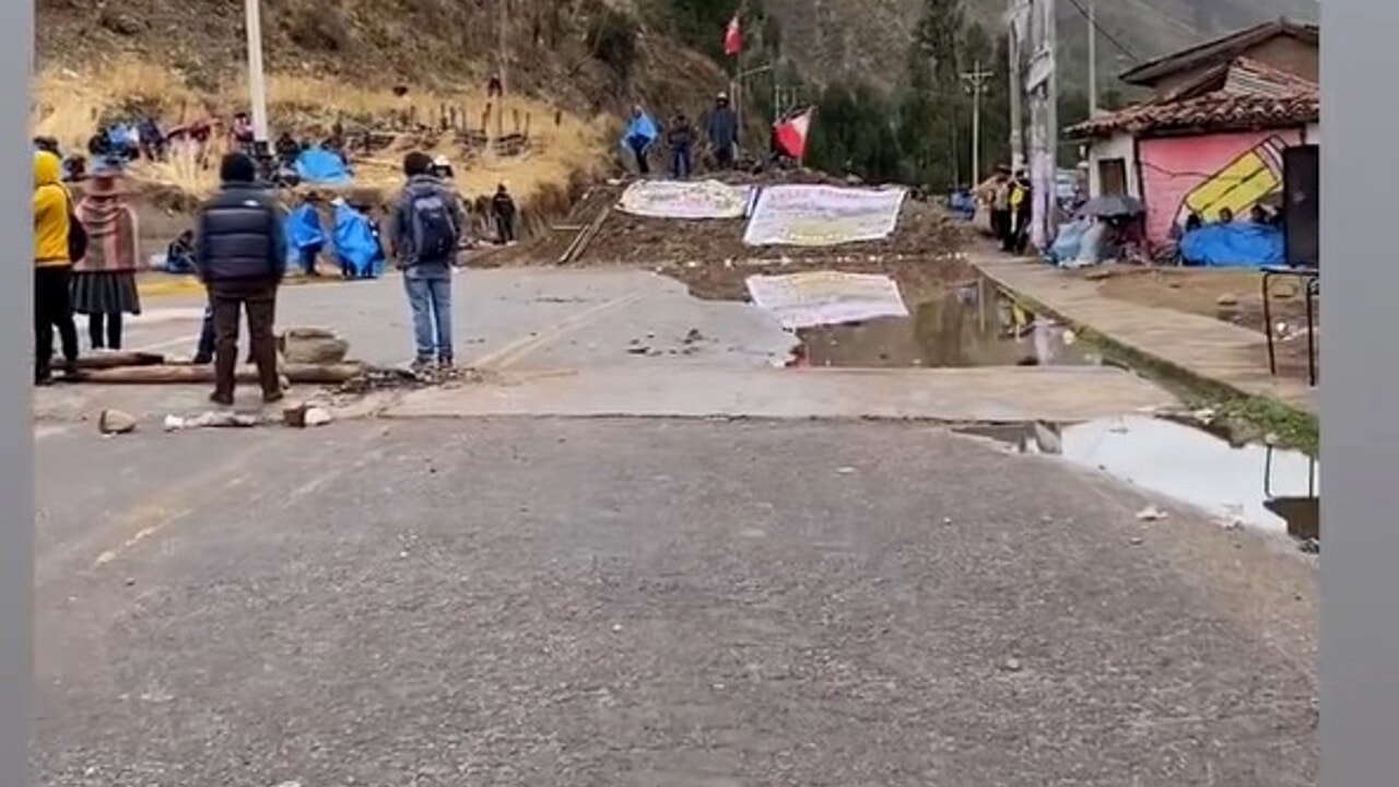 Quatre Italiens sont en fuite du Pérou dans le chaos