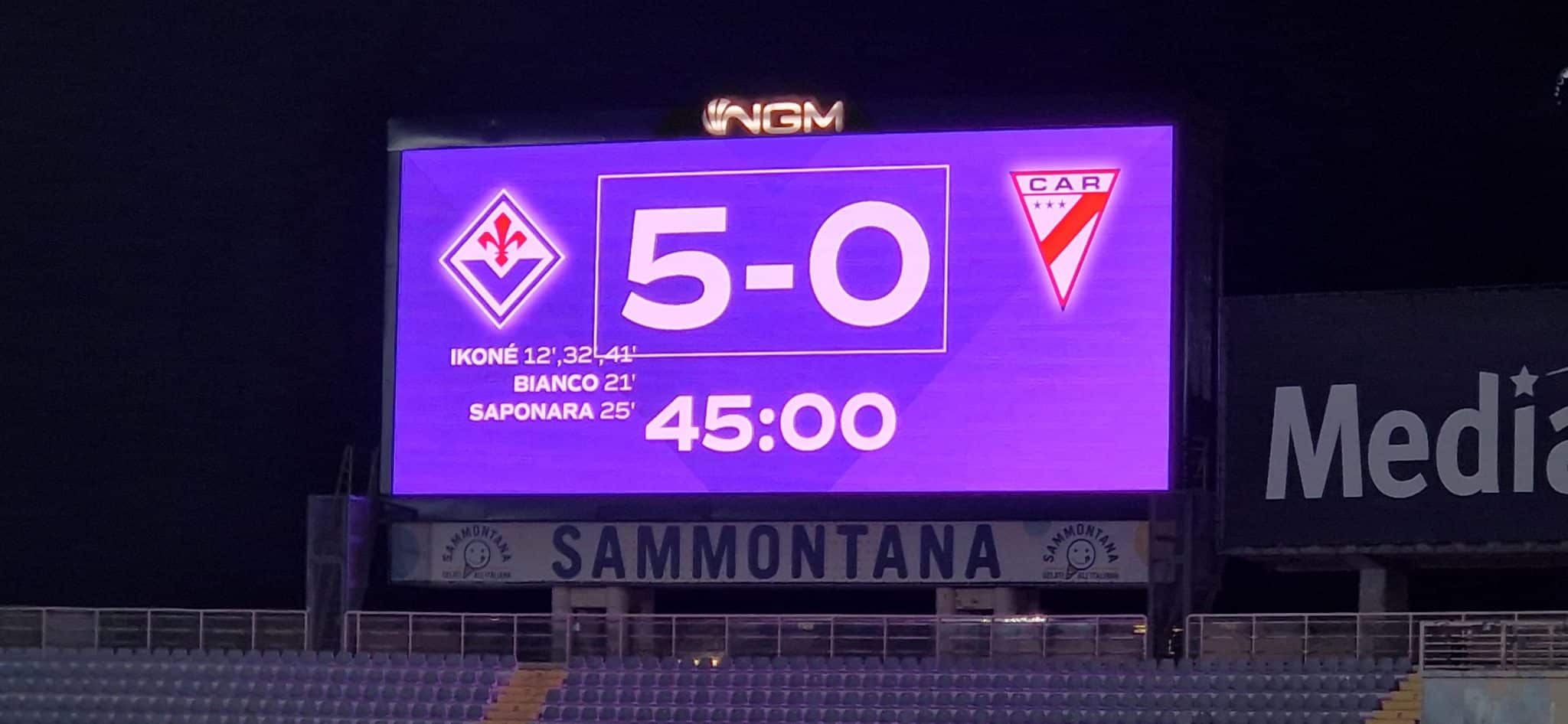 Coup du chapeau du spectacle Ikonè.  La Fiorentina mène 5-0 en fin de première mi-temps.  Deux passes décisives de Dodò
