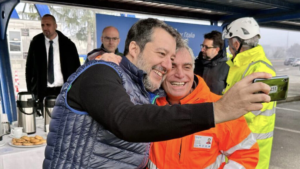 il-ministro-dei-trasporti-matteo-salvini-in-provincia-di-bergamo-3.jpg