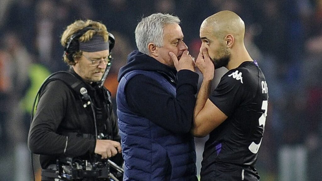 MOURINHO-E-AMRABAT-e1673896150802.jpg