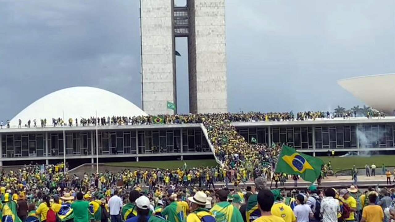 Des centaines d&rsquo;arrestations après une tentative de coup d&rsquo;État au Brésil