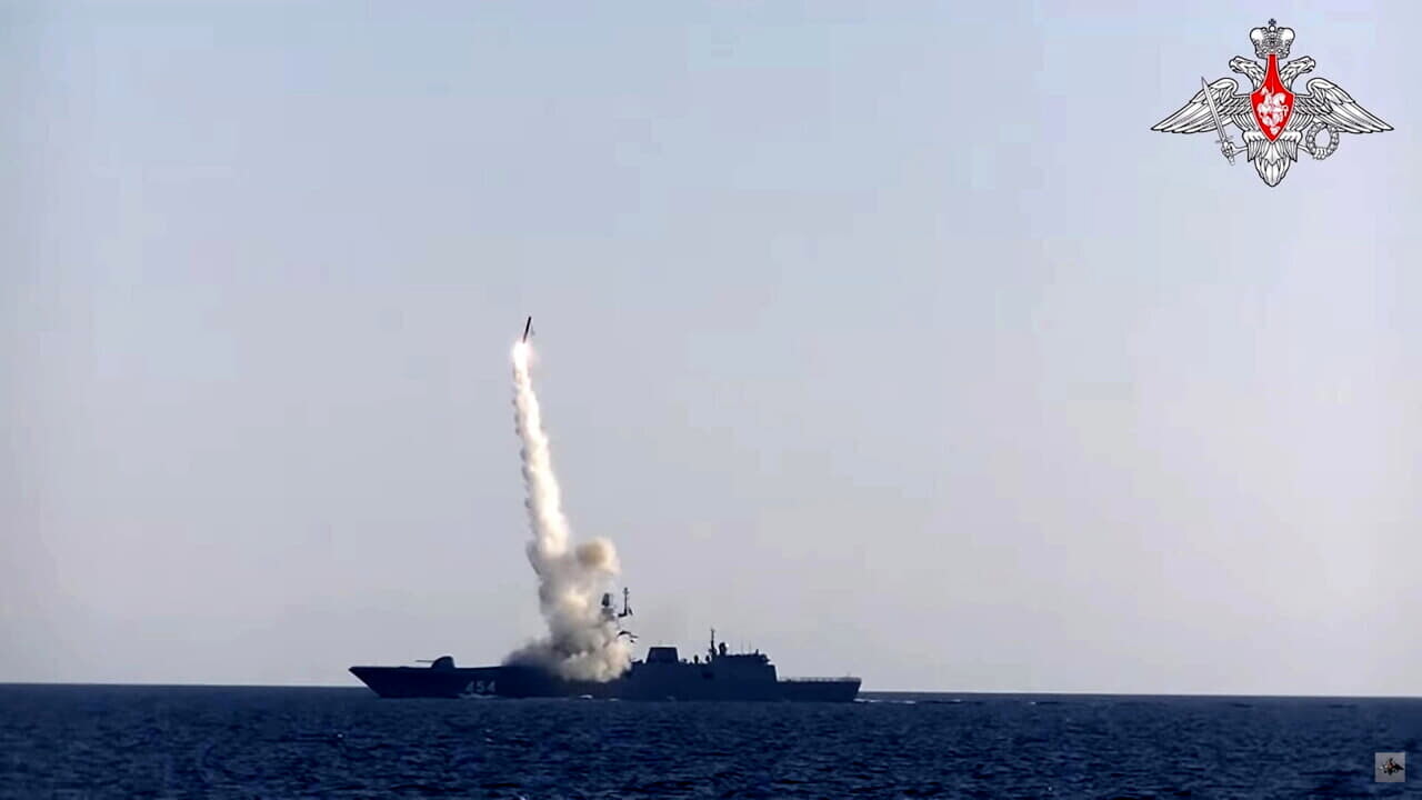 Poutine envoie le premier navire avec des missiles hypersoniques, les Zircons, en Méditerranée