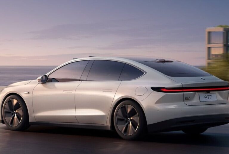 grosse baisse de prix pour les voitures electriques de la marque nio mais avec un enorme compromis
