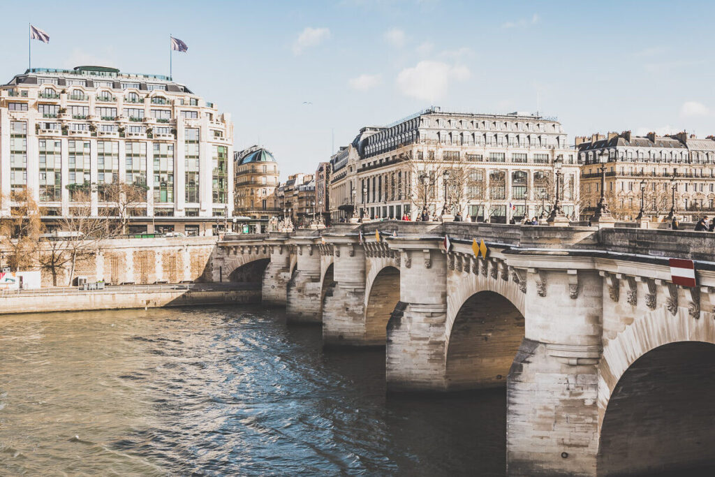 pourquoi la rue de la monnaie dans le 1er arrondissement de paris est elle si emblematique