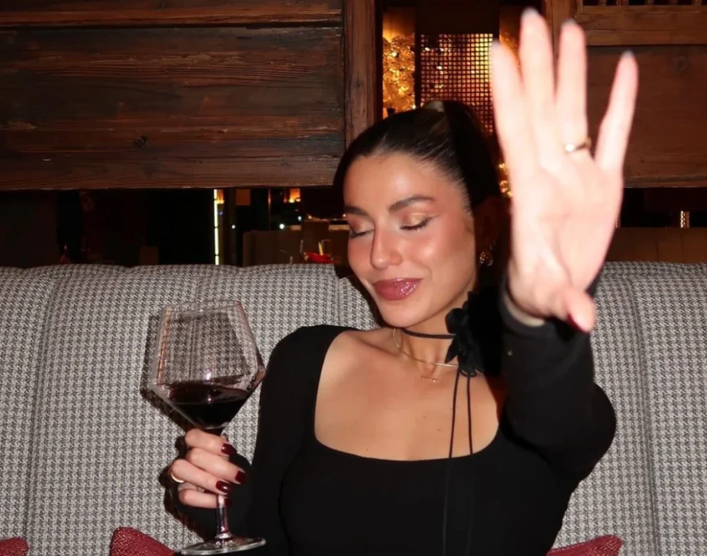 juste zoe la jeune influenceuse qui fait sensation sur les reseaux sociaux