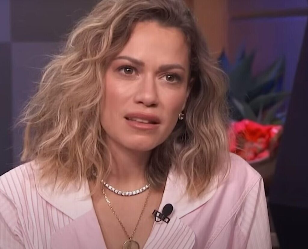 quelle est la carriere artistique de susie hariet en dehors de son mariage avec dan stevens